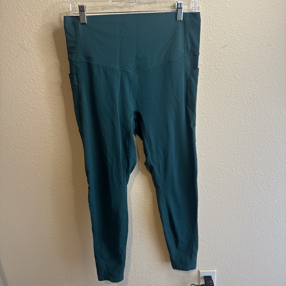 Teal Halara leggings. Size large in excellent condition.